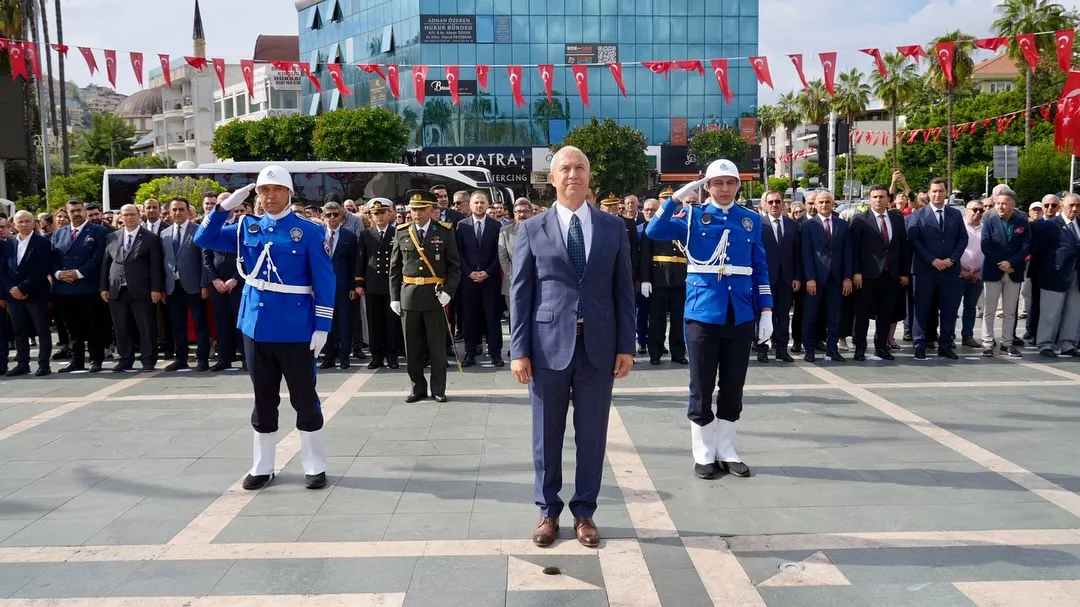 Başkan Özçelik: Bayramımız kutlu, Mavi Gözlü Dev Adama selam olsun.