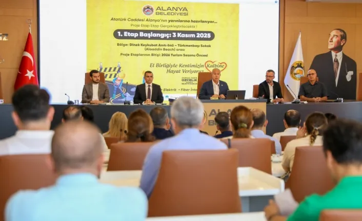 Başkan Özçelik’ten müjde: “Refüjlere raylı sistem GELİYOR”