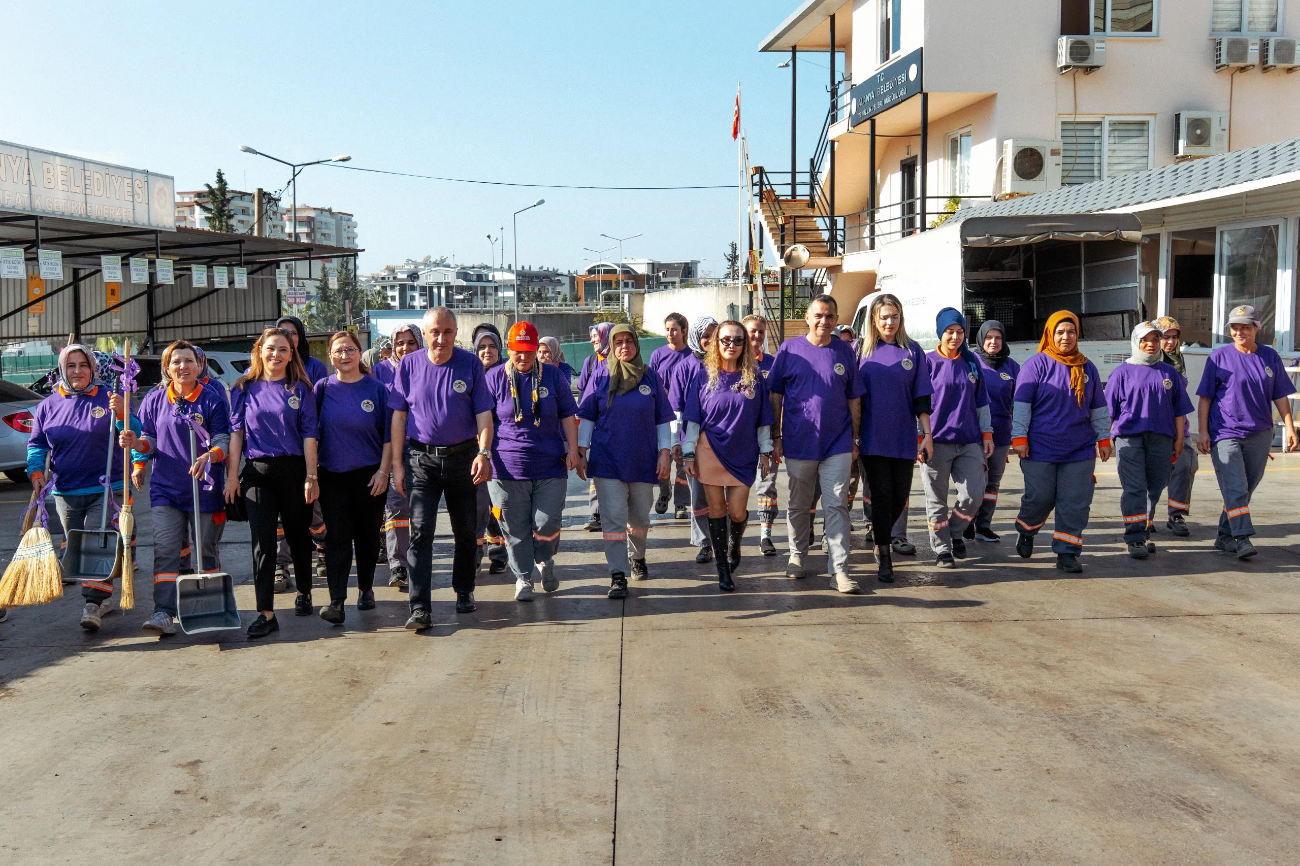 ALANYA BELEDİYESİ’NDEN ANLAMLI ETKİNLİK: “MOR UMUTLA TEMİZ BİR ALANYA”