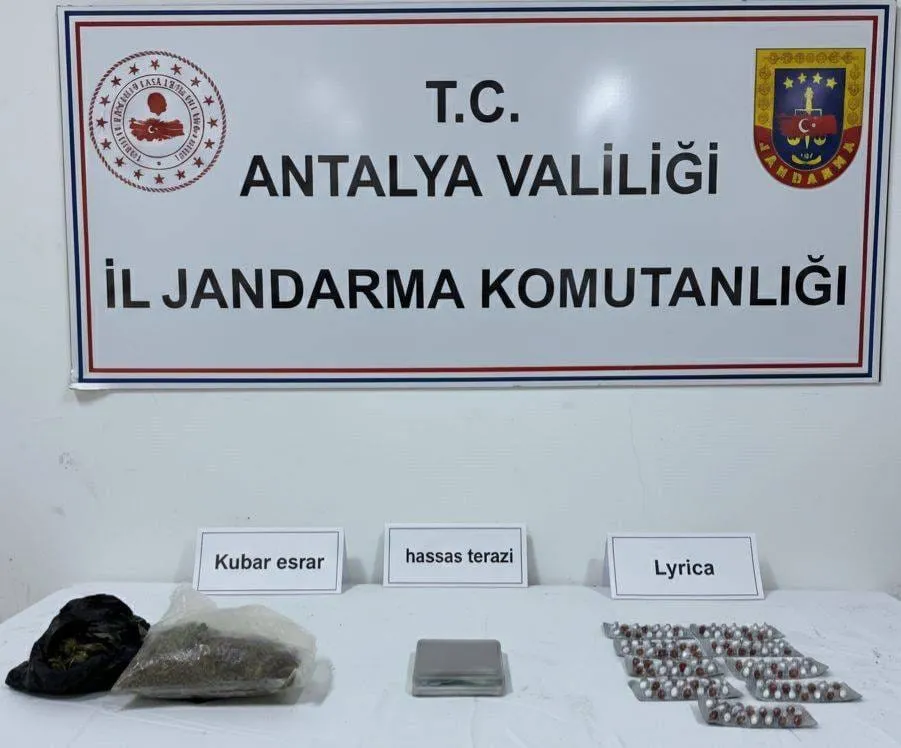 Alanyada evde arama yapıldı: Yarım kilo çıktı!