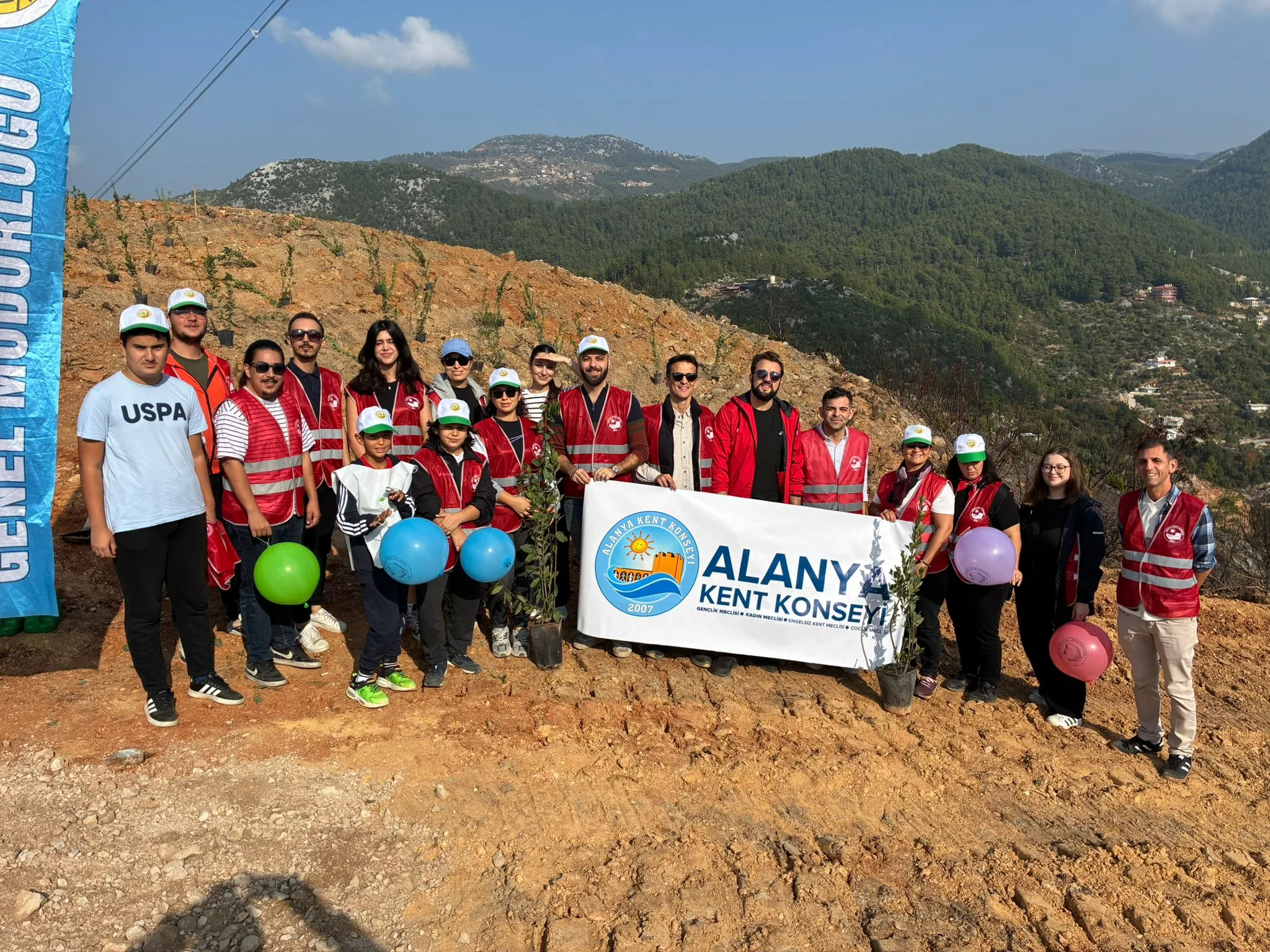 Alanya’da gençler 1000 fidanı toprakla BULUŞTURDU
