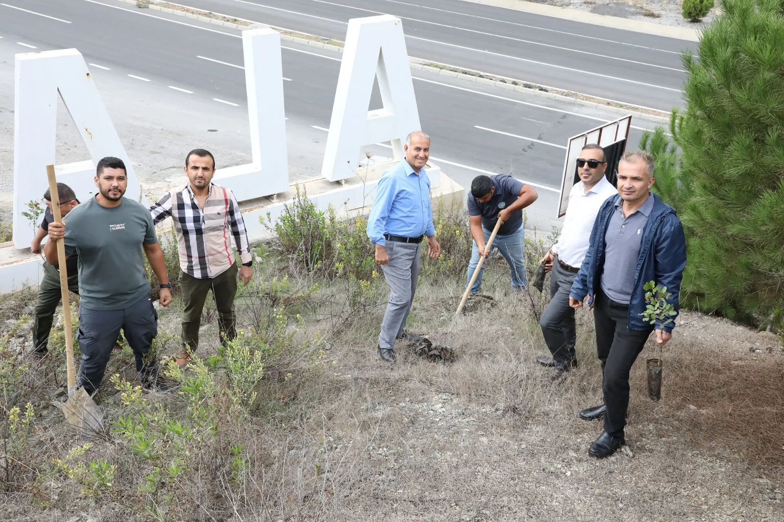 ALKÜ’DE FİDANLAR TOPRAKLA BULUŞTU