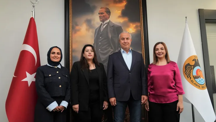 Başkan Özçelikten kadın muhtarlar tam destek