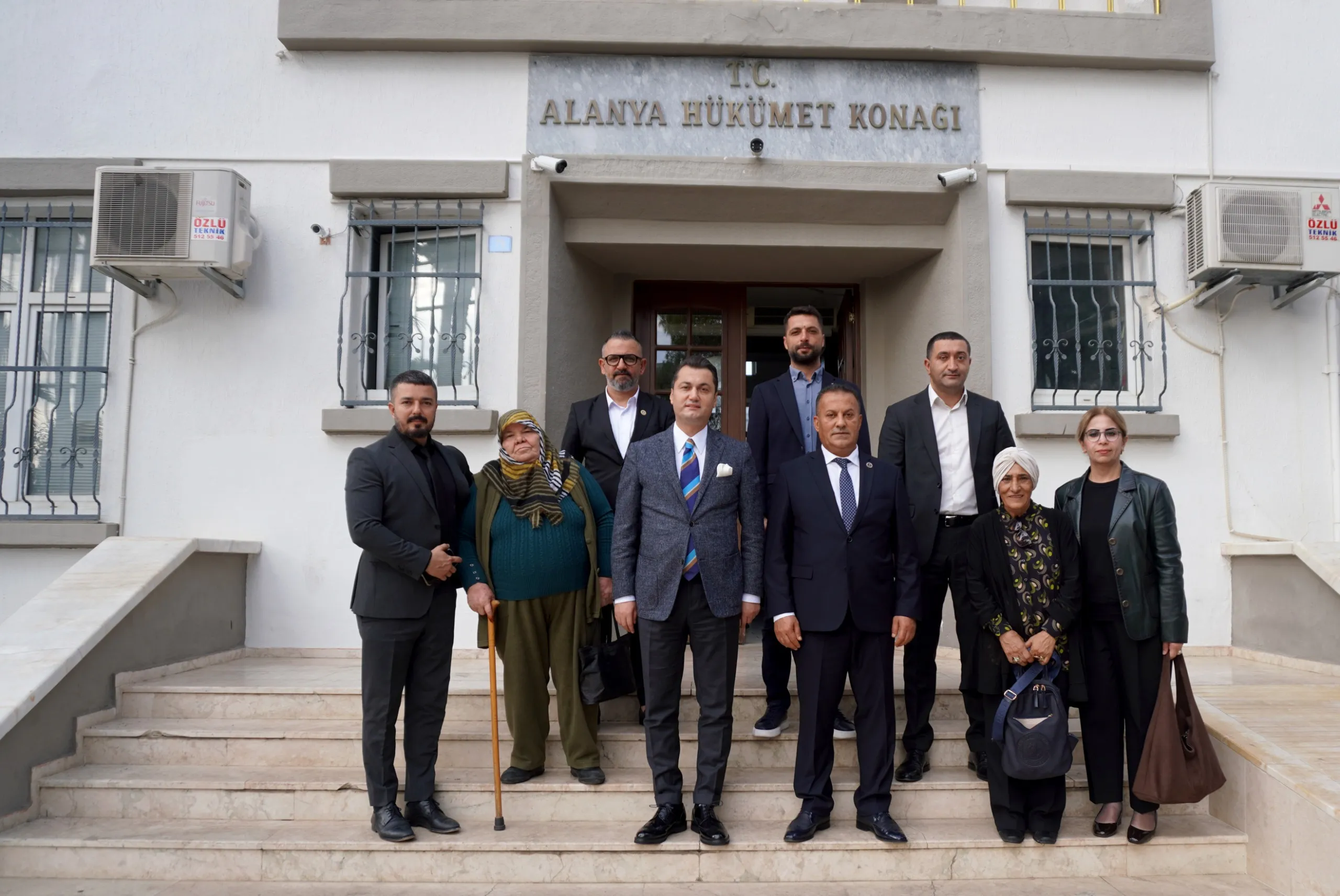 EMŞAV ve şehit aileleri Alanya Kaymakamı Öztürkü ziyaret etti