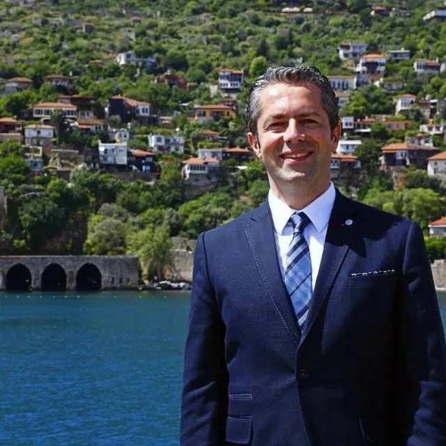 Faizlerin düşmesi satışları attırdı