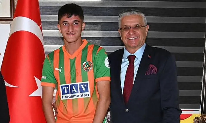 Kemer altyapısından bir yıldız daha Alanyaspor’da