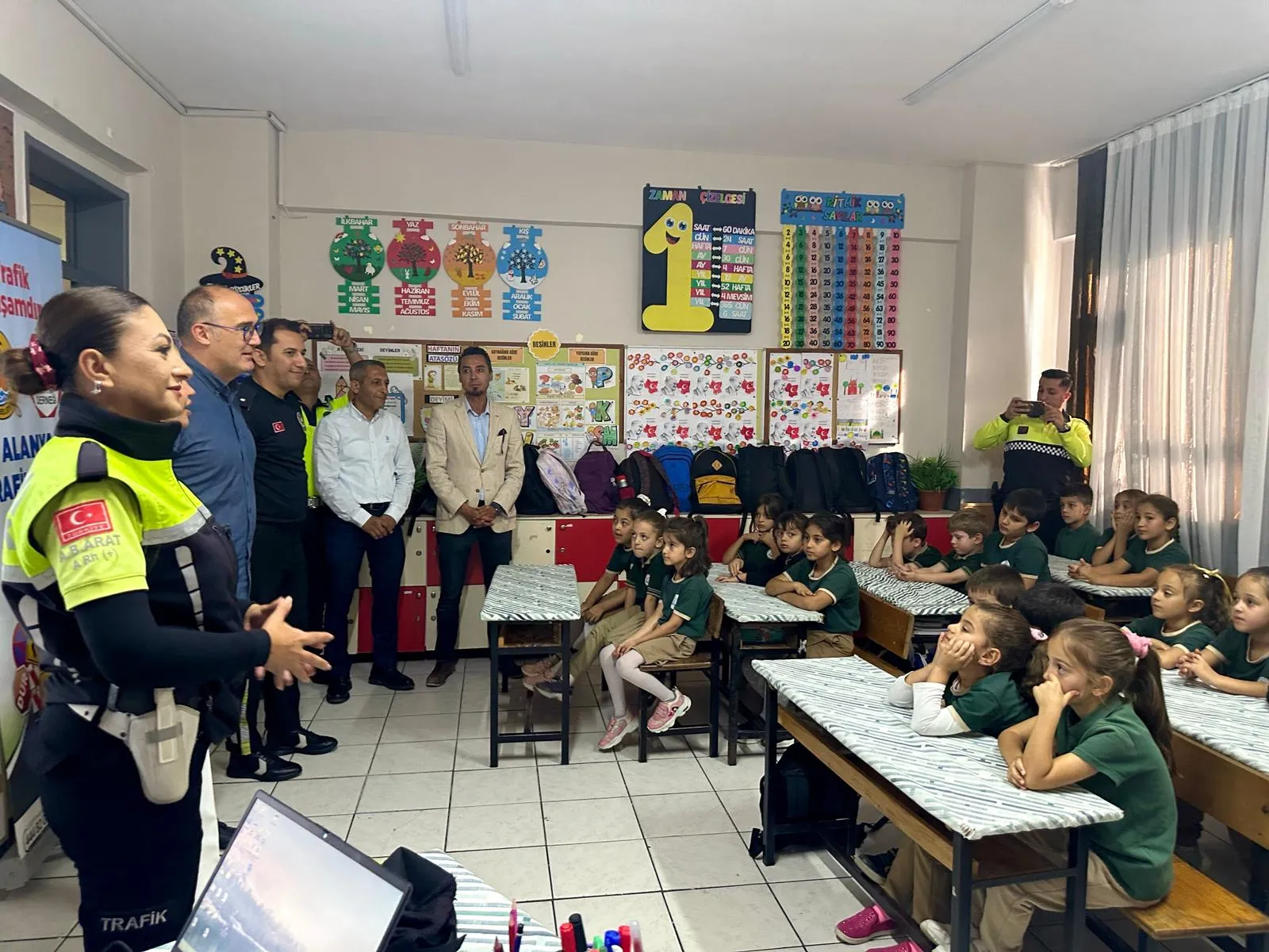 ÖĞRENCİLERE UYGULAMALI TRAFİK EĞİTİMİ