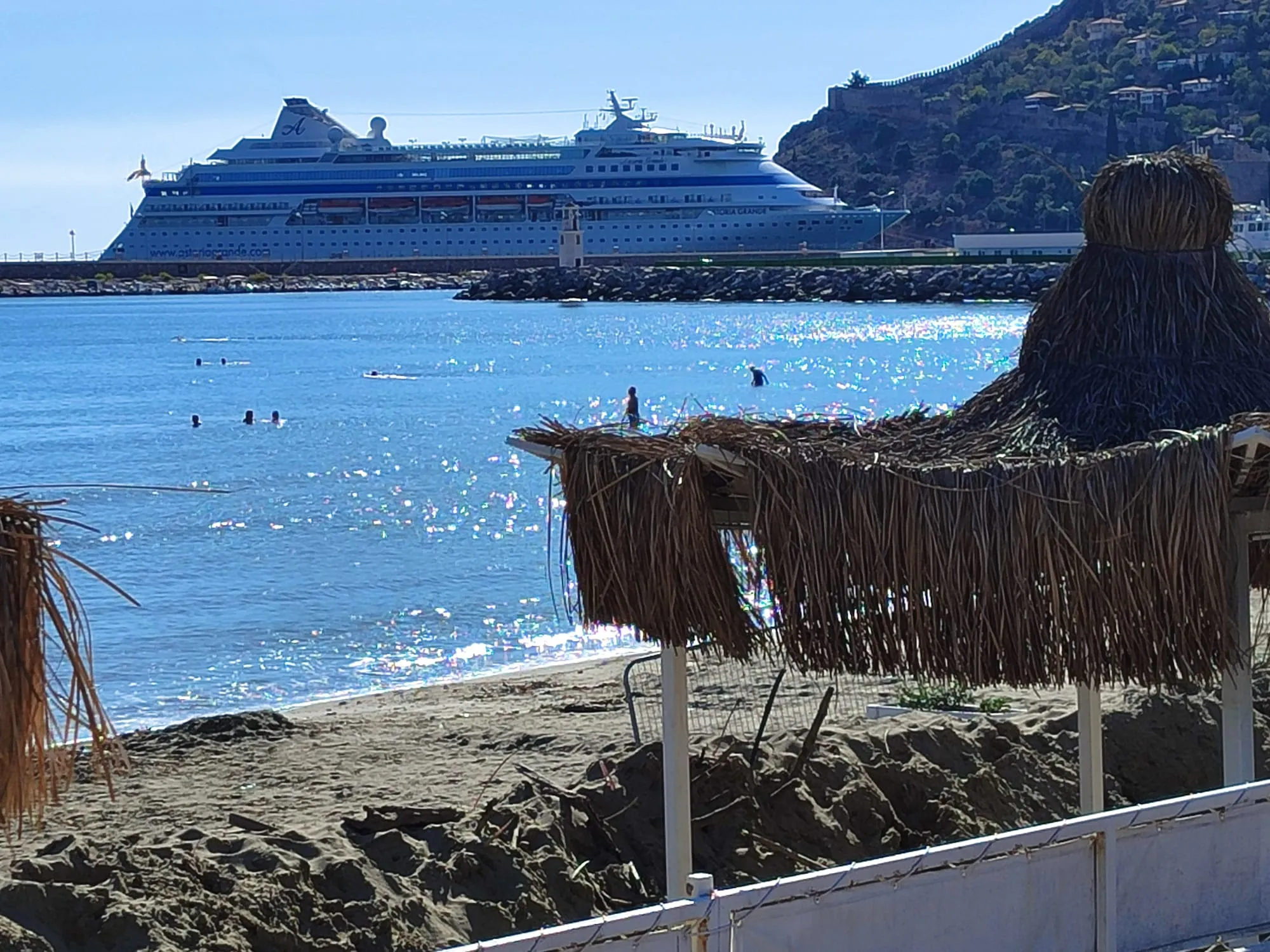 Ruslar bu kez havadan değil, denizden geldi: Alanyayı doldurdular