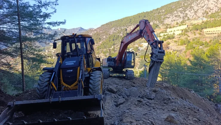 Akçatı Mahallesi yolu kapalı! Büyükşehir çalışıyor