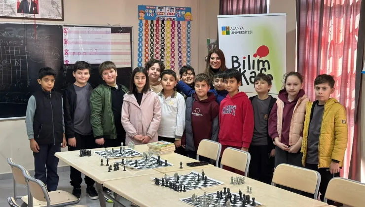 Alanya Üniversitesi’nde “Satranç Tahtasında Matematik” etkinliği