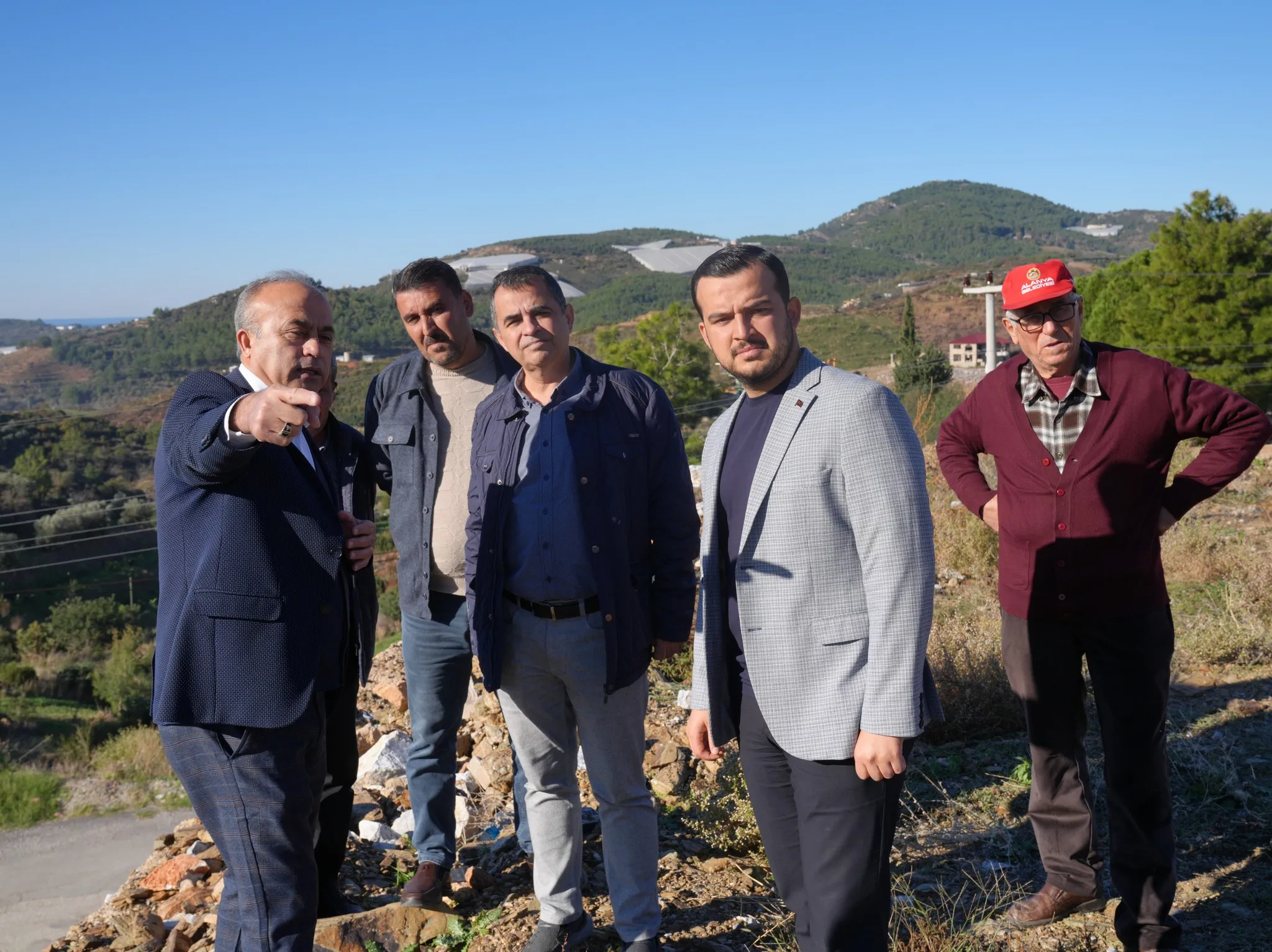 Alanya’da Aliefendi Mahallesi’ne Başkan Özçelik’ten hizmet yağmuru