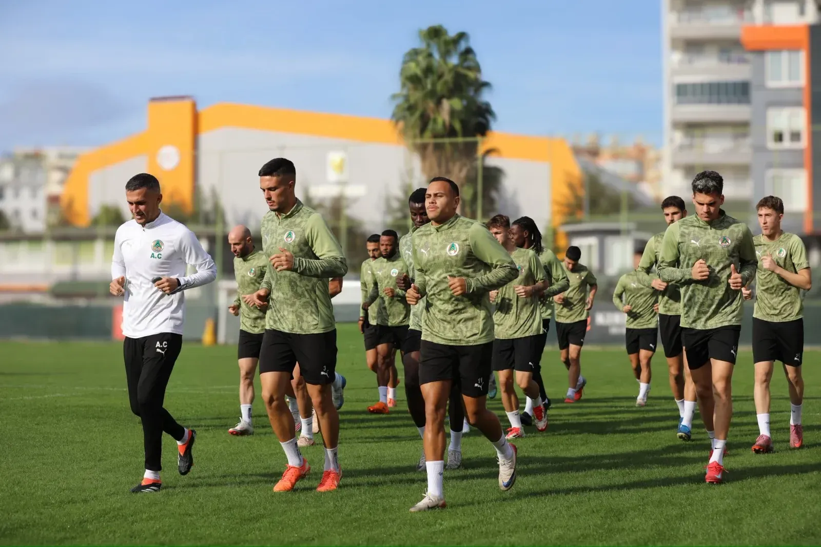 Alanyasporda derbi mesaisi