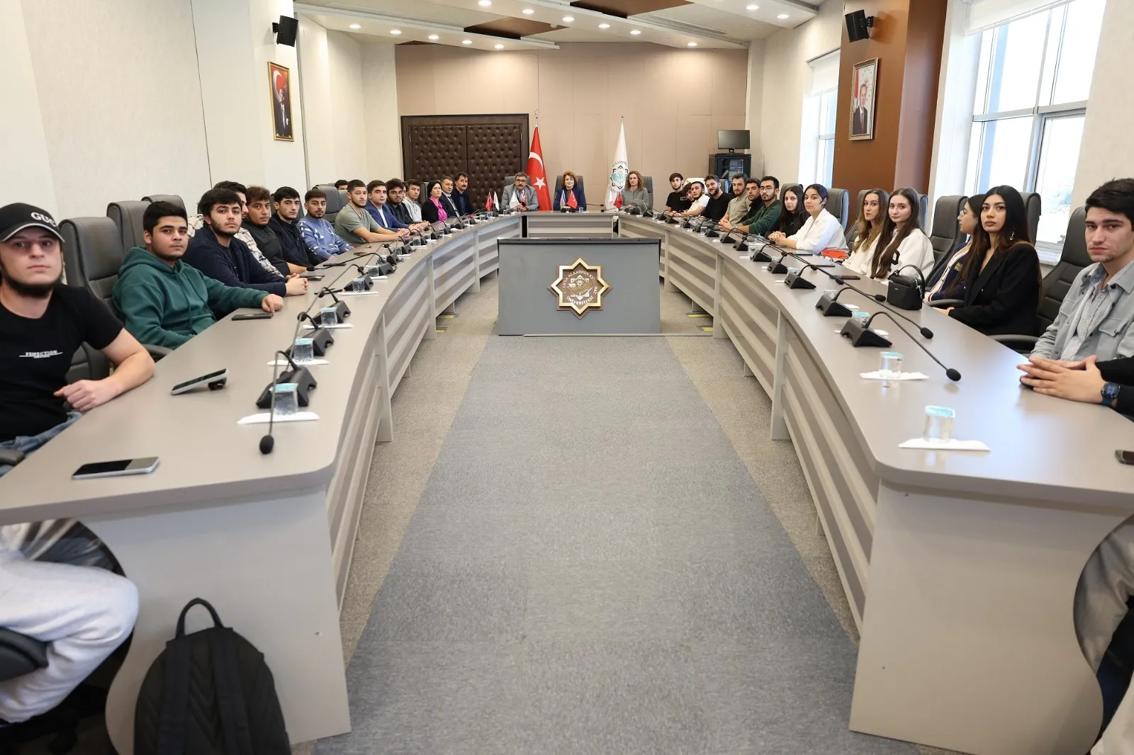 ALKÜ’DE İKİ TECRÜBELİ İSİM ÖĞRENCİLERLE BULUŞTU 