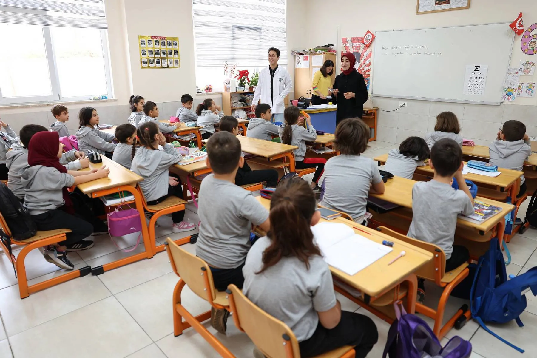 ALKÜ’LÜ ÖĞRENCİLER MİNİKLERİN SAĞLIĞINI TARADI