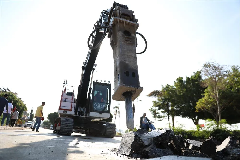 Atatürk Caddesi’nde yürütülen alt ve üstyapı çalışmalarının ilk etabında sona gelindi
