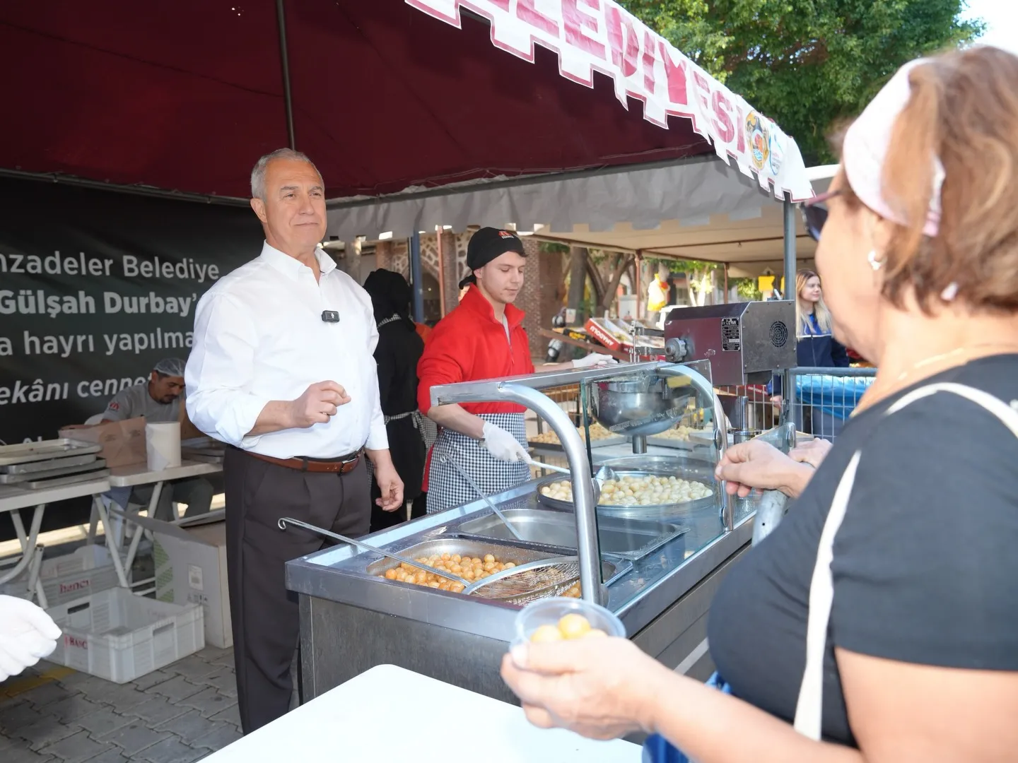 Başkan Özçelik’ten ahde vefa! Gülşah Başkan için lokma ikram etti
