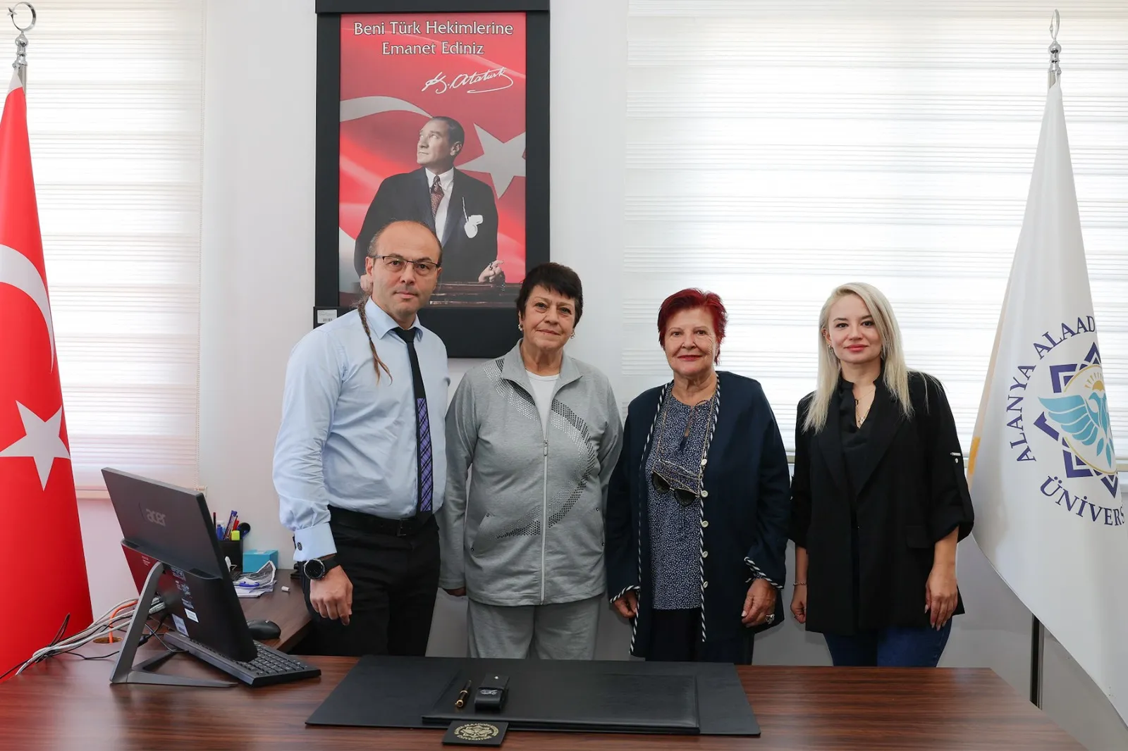 HUZUREVİ DOSTLARINDAN ALKÜ’YE KADAVRA BAĞIŞI 