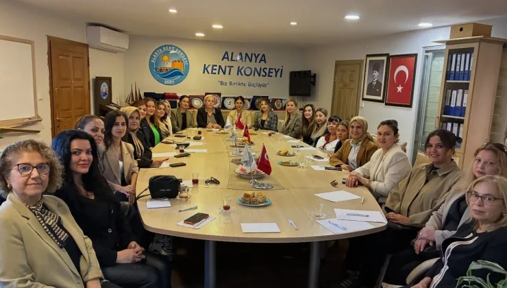 Kadınlar Alanya’da güç birliği yaptı! 5 Aralık için toplandılar