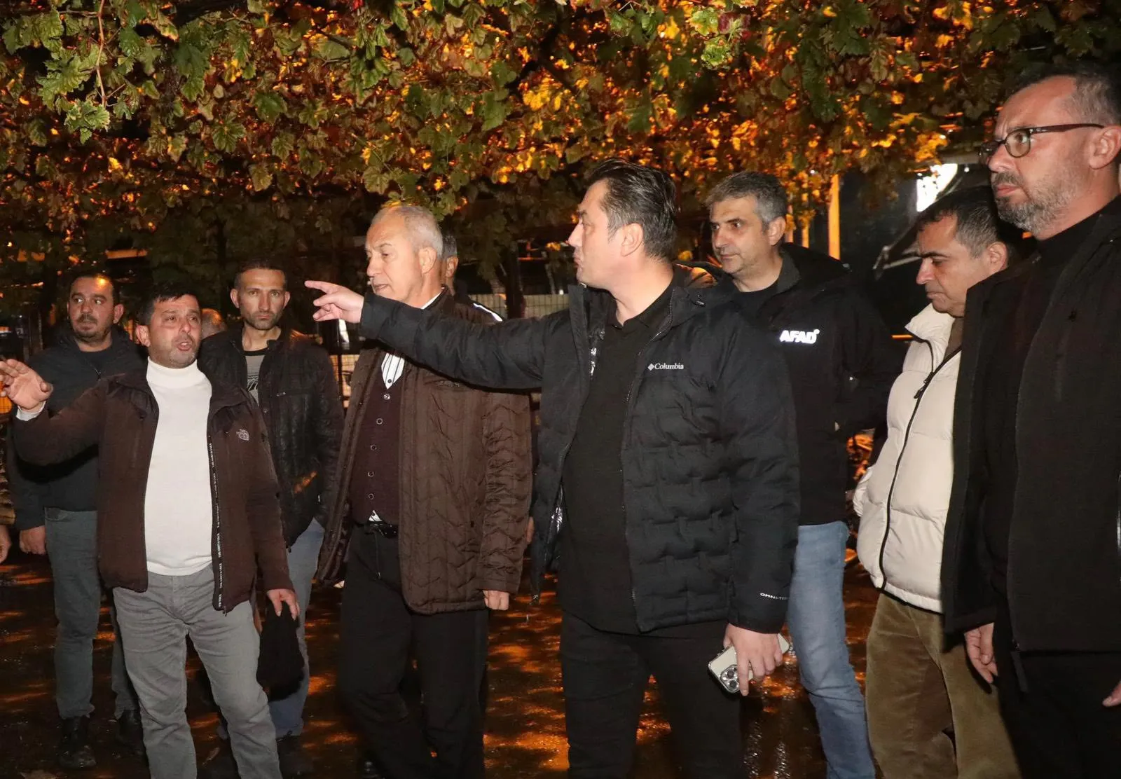 Kaymakam Öztürk sahaya indi! Mağdur esnafı yerinde dinledi