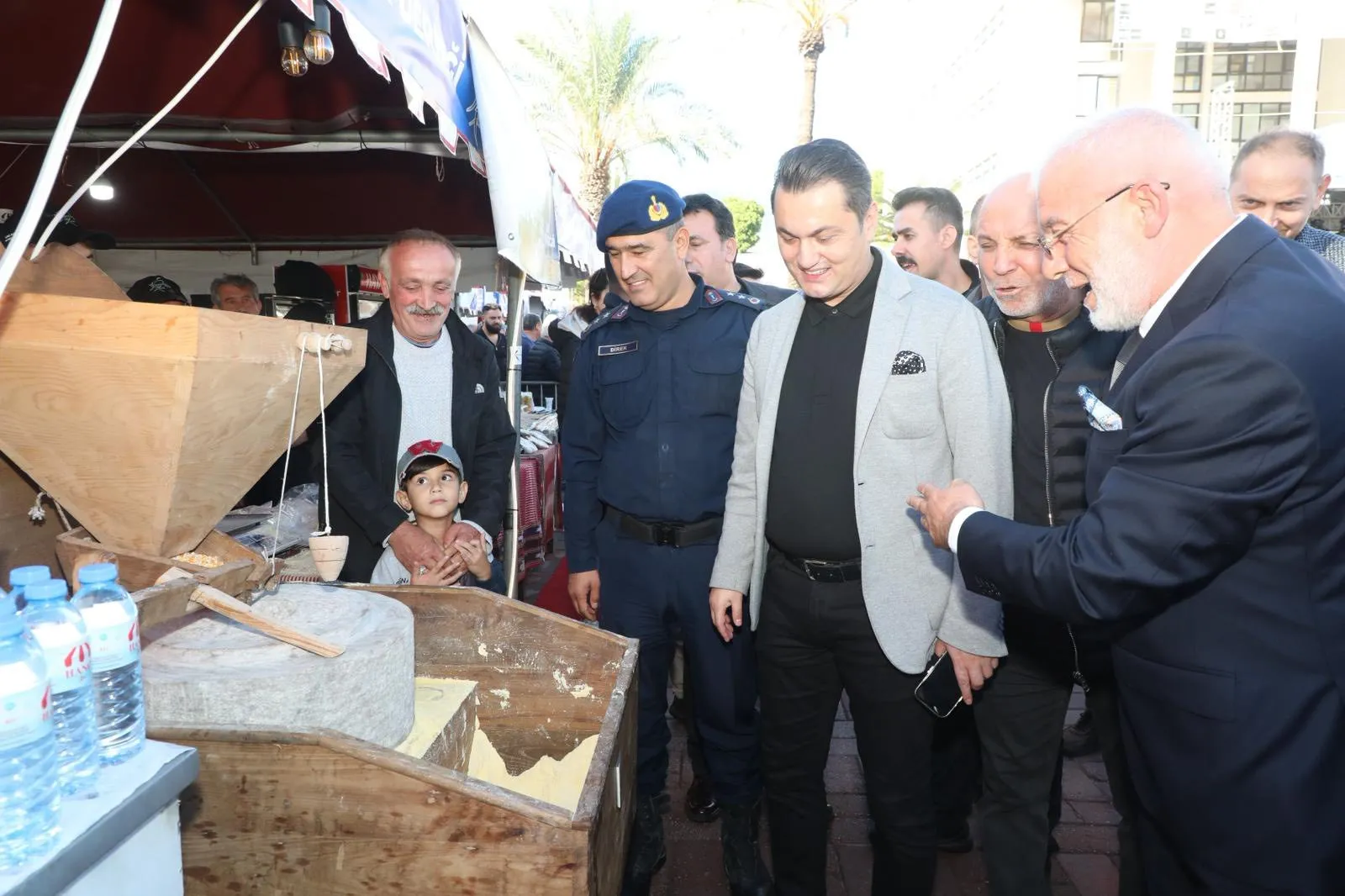 Kaymakam Şakir Öner Öztürk, Hamsi Festivali’ne katıldı.