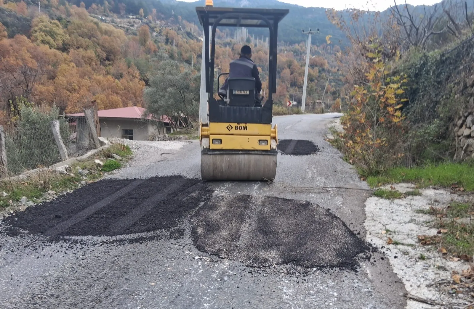 KIRSAL YOLLARDA BAKIM SÜRÜYOR