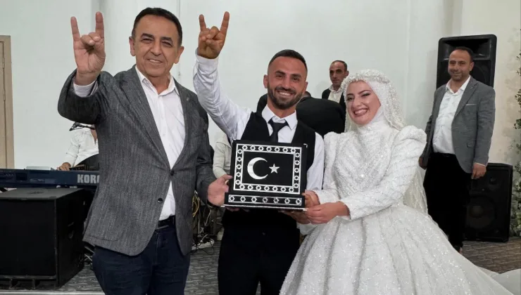 MHP’li Sünbül ve ekibi 7/24 sahada! BATIDA ESNAFLA BULUŞTULAR