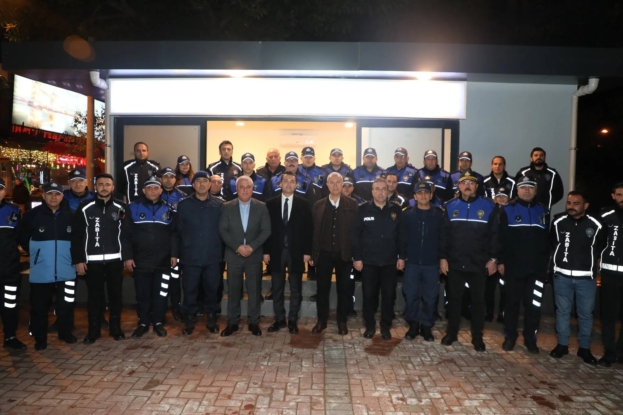 Alanya protokolü yılbaşı gecesi tam kadro SAHADAYDI