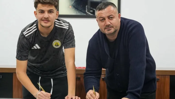 Alanya’nın gururu! Mert Efe Nizam profesyonelliğe ilk imzasını attı