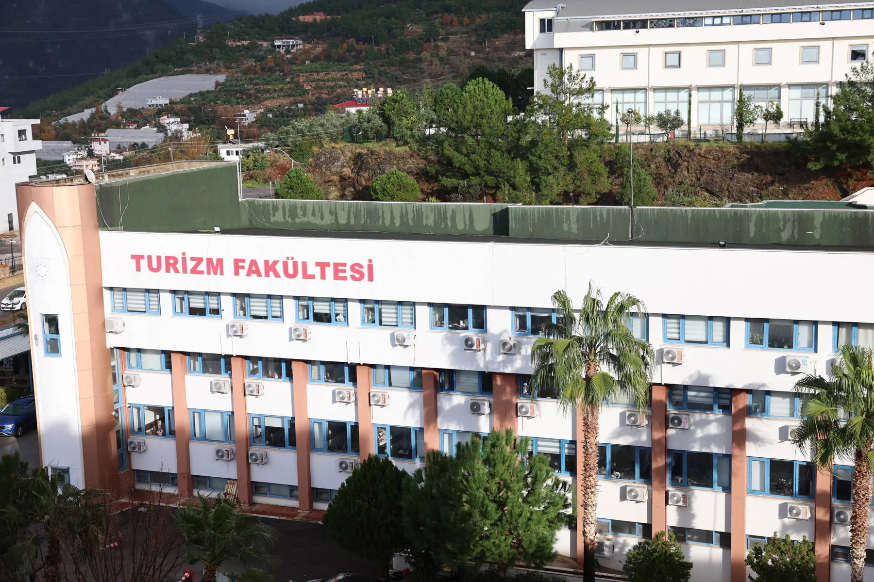 ALKÜ TURİZM FAKÜLTESİNDE AKREDİTE BAŞARISI