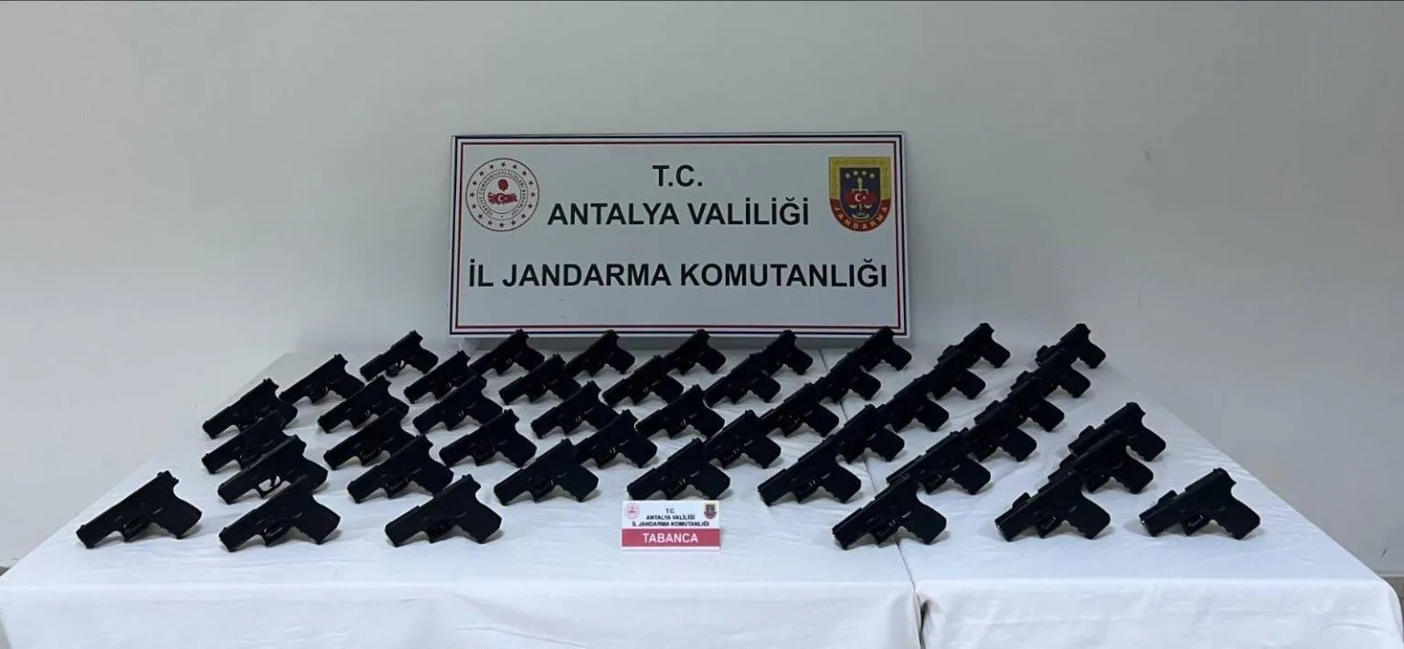 Antalyada Silah Kaçakçılığı ve Suç Örgütüne Yönelik Operasyon Yapıldı
