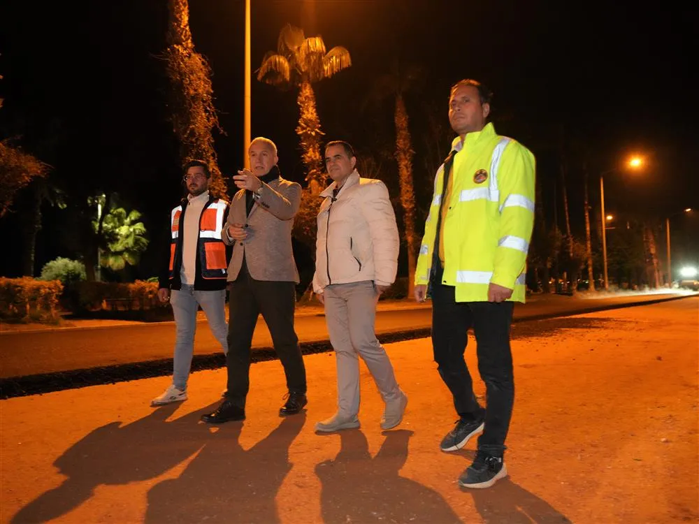 Atatürk Bulvarı’ndaki asfalt çalışmasında GECE MESAİSİ