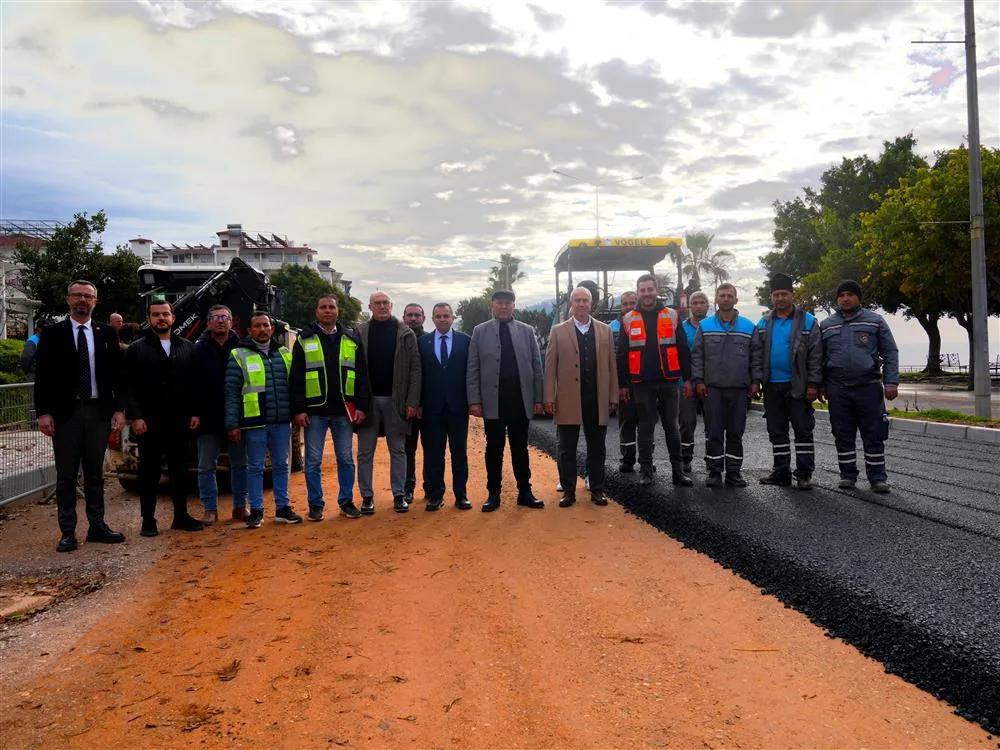 ATATÜRK CADDESİ’NDE SICAK ASFALT ÇALIŞMALARI BAŞLADI
