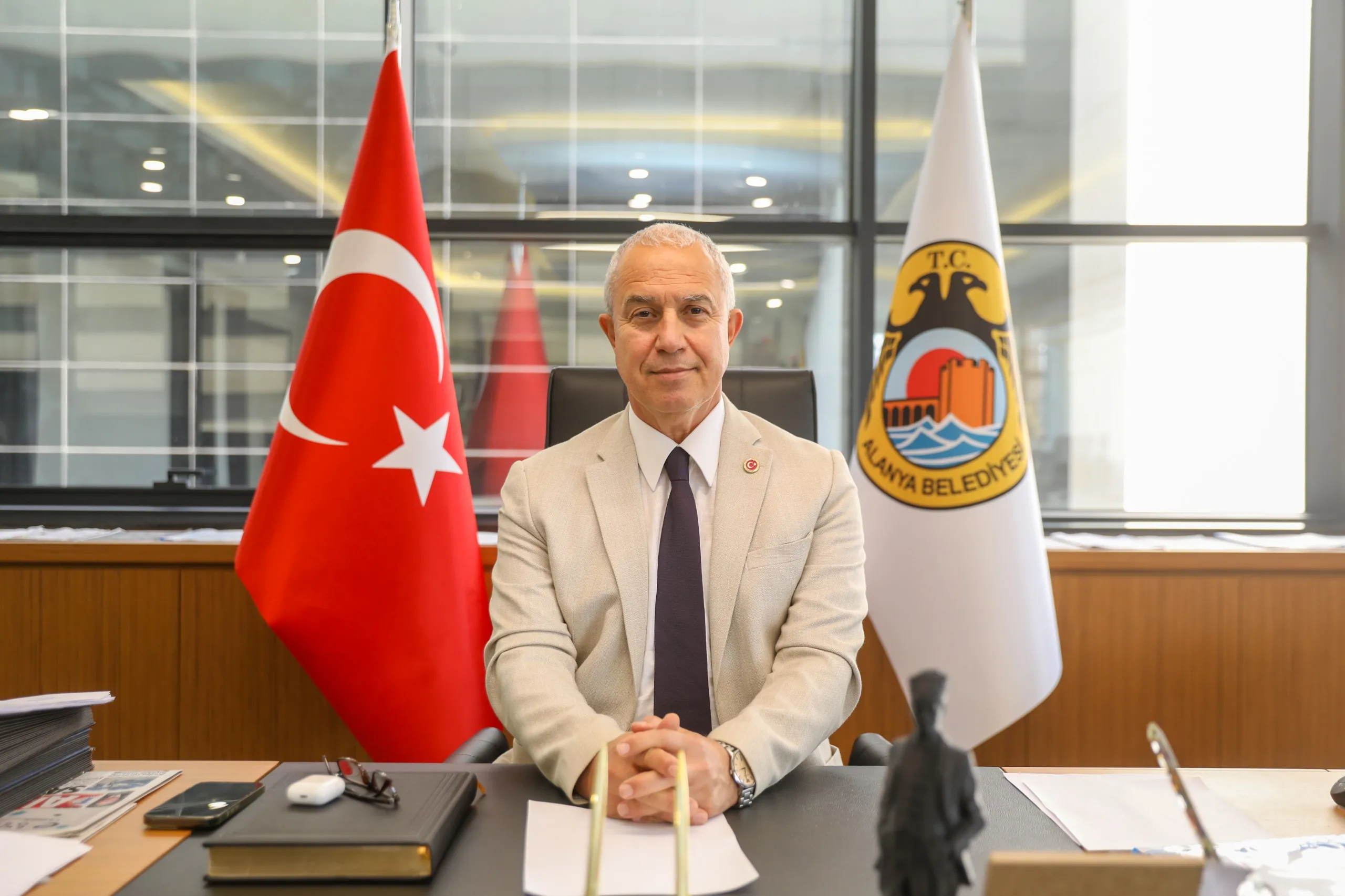 BAŞKAN ÖZÇELİK ÇALIŞAN GAZETECİLER GÜNÜ’NÜ KUTLADI