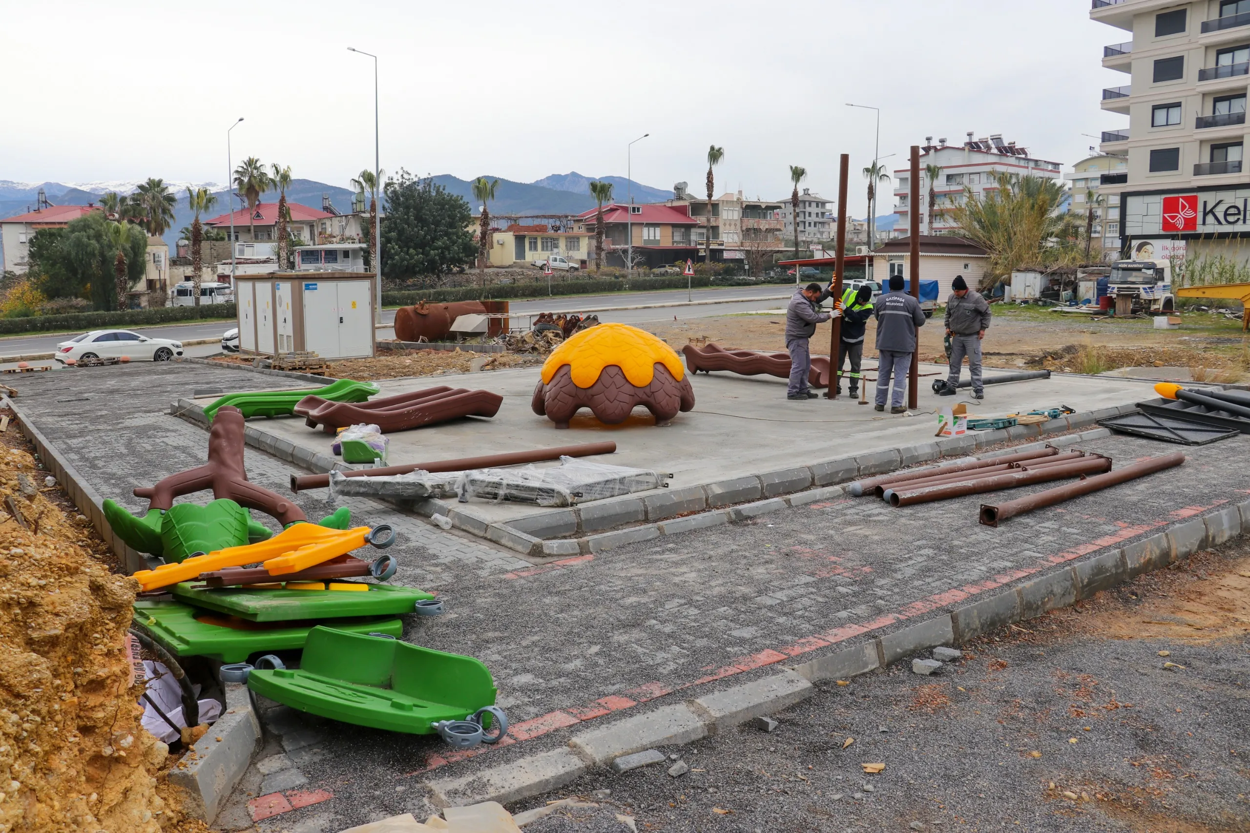 BEYOBASI MAHALLESİ ÇOCUK PARKINA KAVUŞUYOR