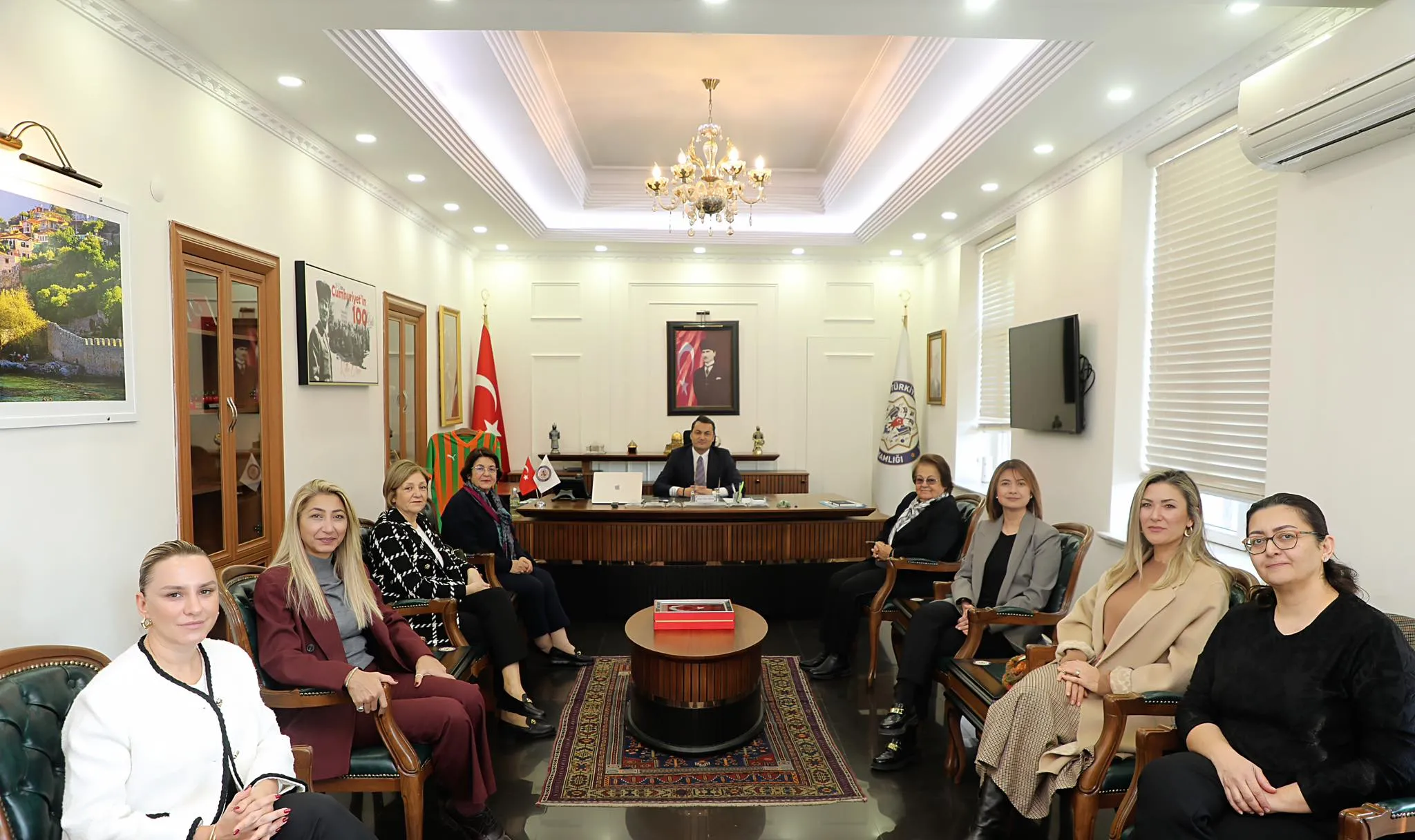 Dernek Başkanı Okan ve Yönetim Kurulu Üyeleri Kaymakam Öztürkü Ziyaret Etti