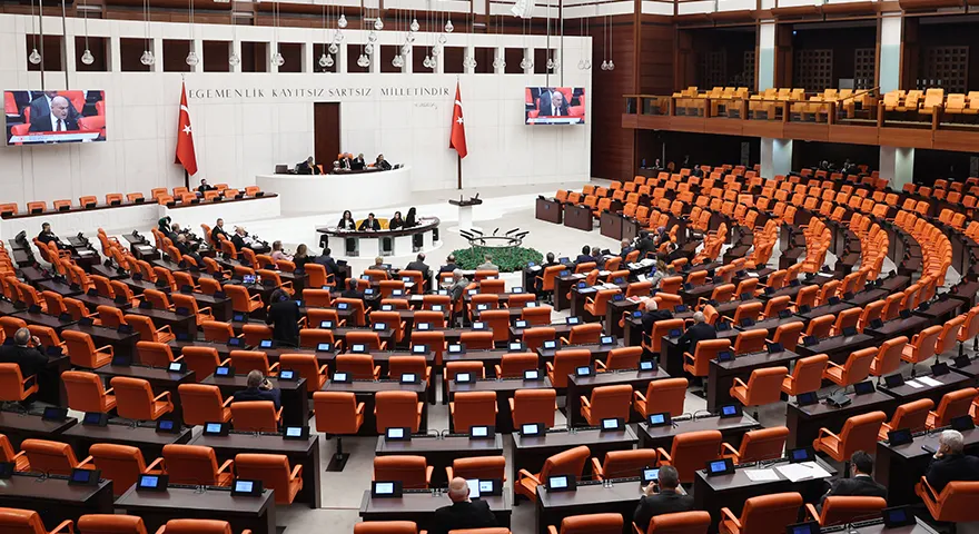 En düşük emekli aylığını 20 bin liraya yükselten teklif Meclis’ten geçti
