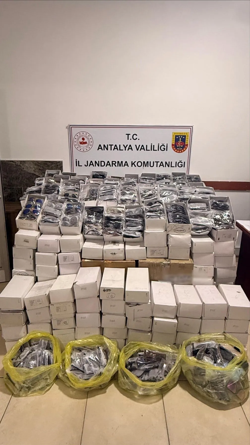 Operasyon ele geçirilen kaçak işyalara el kondu