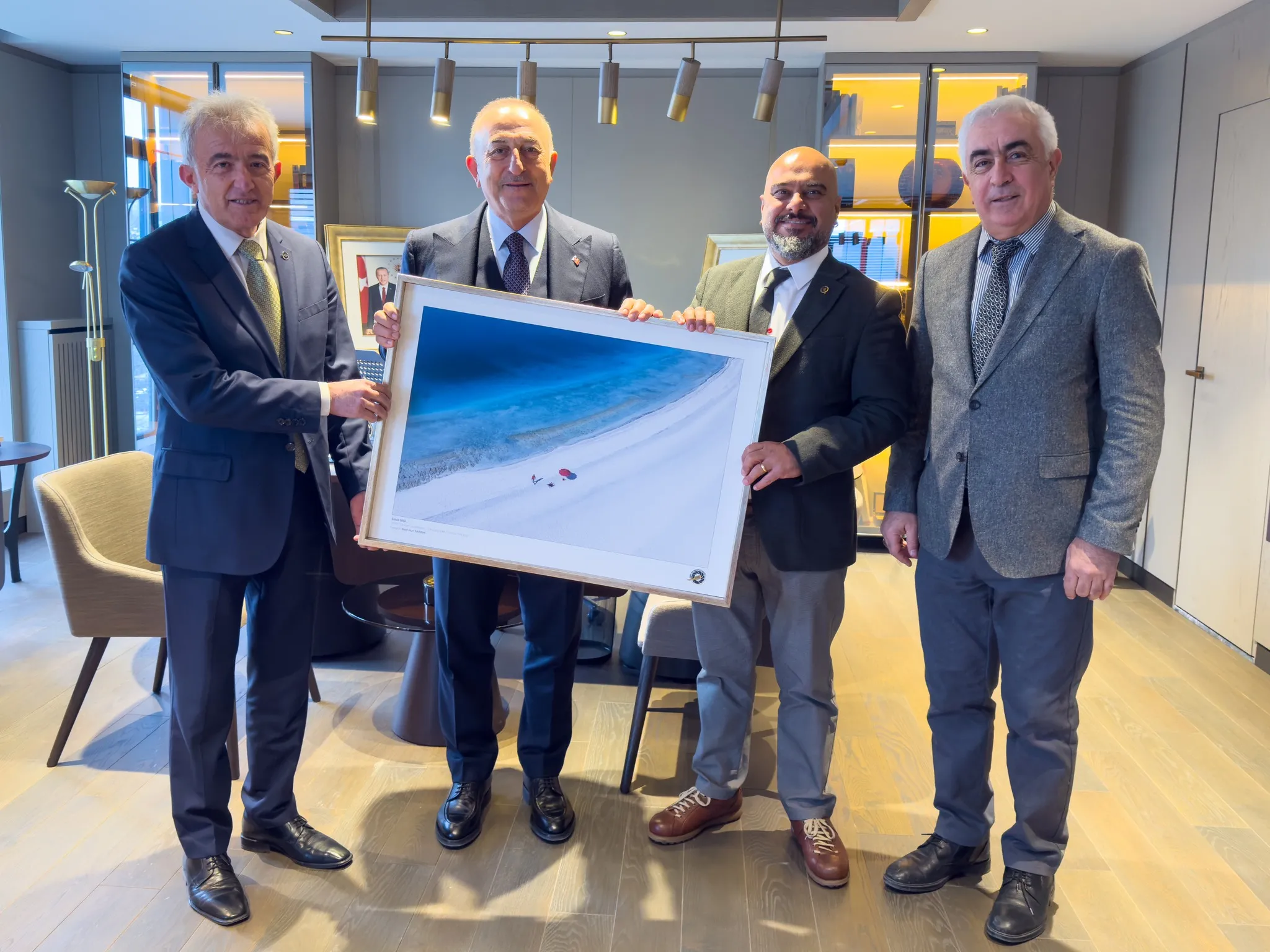 TFMD Yönetim Kurulu üyelerinden, Dışişleri Eski Çavuşoğlu’nu teşekkür ziyareti