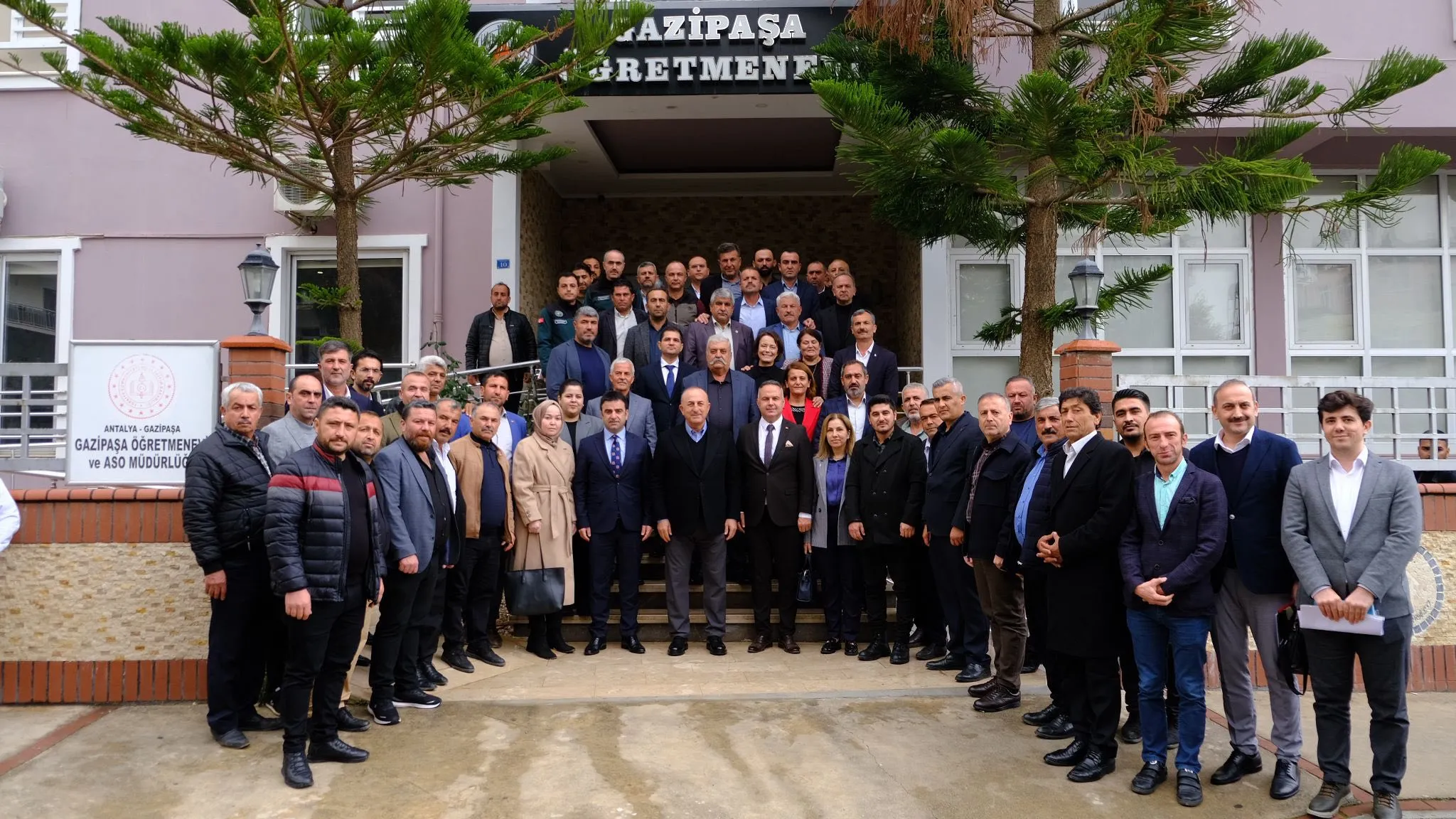 15. Noel Pazarı gelirlerini Patika Derneğine bağışladılar