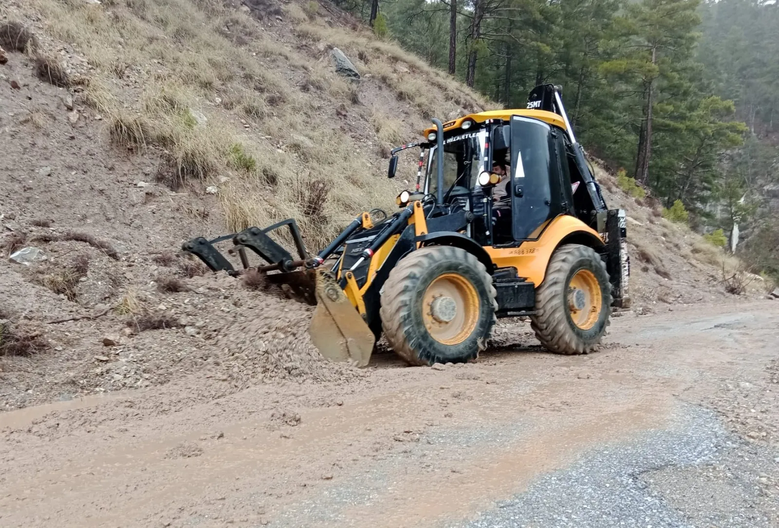 Büyükşehir ekiplerinin Alanya yollarında kış mesaisi sürüyor