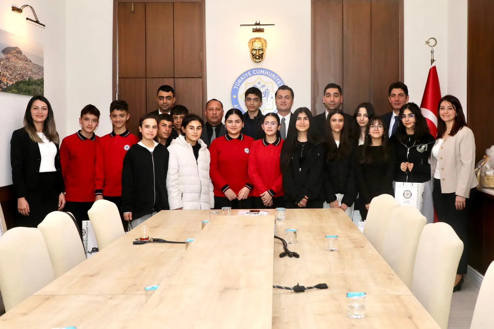 Kaymakam Öztürk Hataylı öğrencileri ağırladı