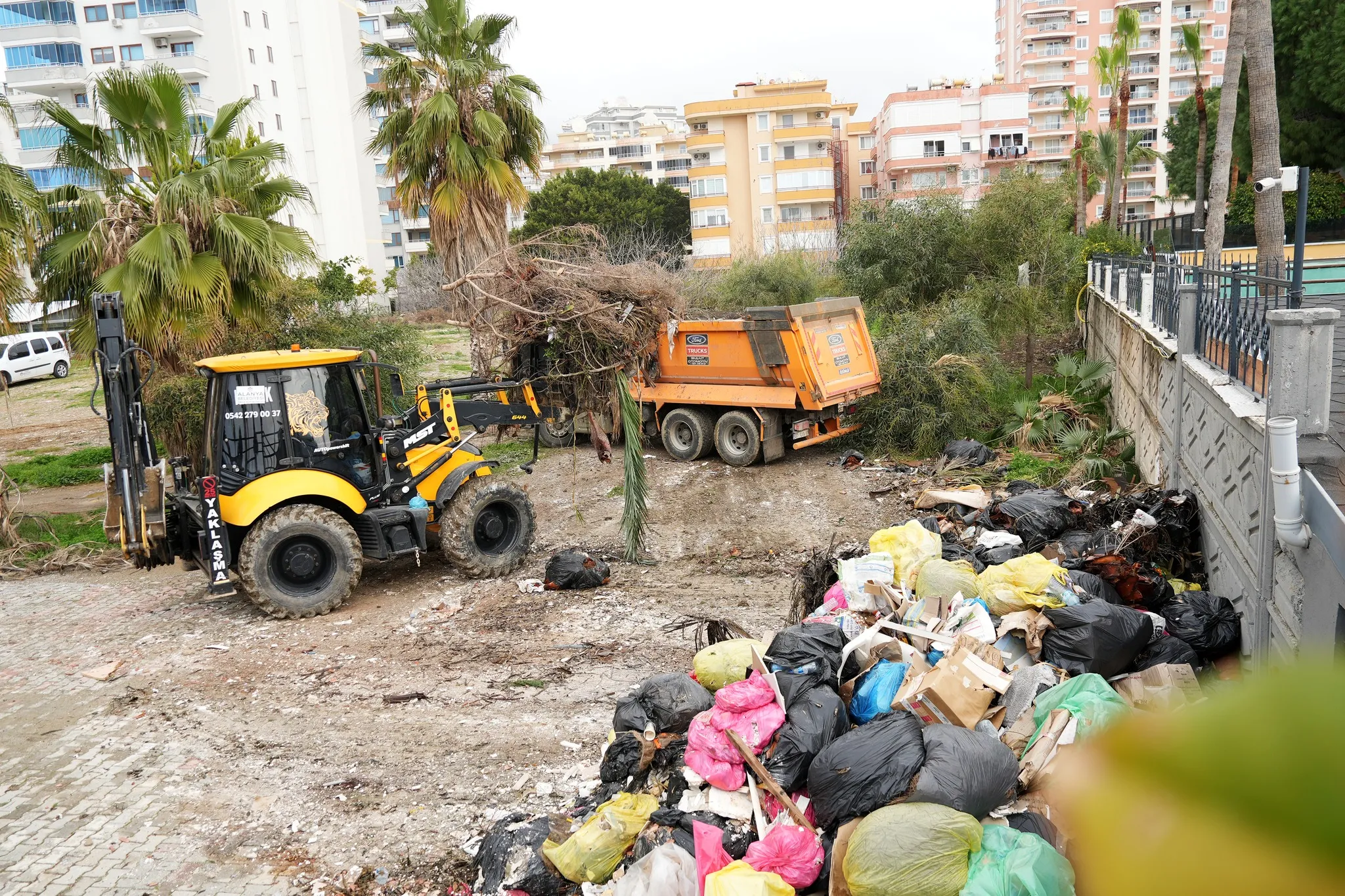 MAHMUTLAR’DA ÇEVRE KİRLİLİĞİNE ANINDA MÜDAHALE
