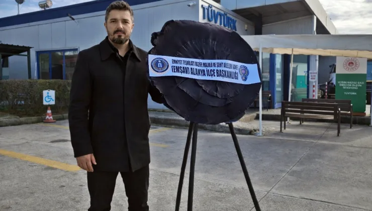 Şehit polis için Alanya’da TÜVTÜRK’e siyah çelenkli tepki