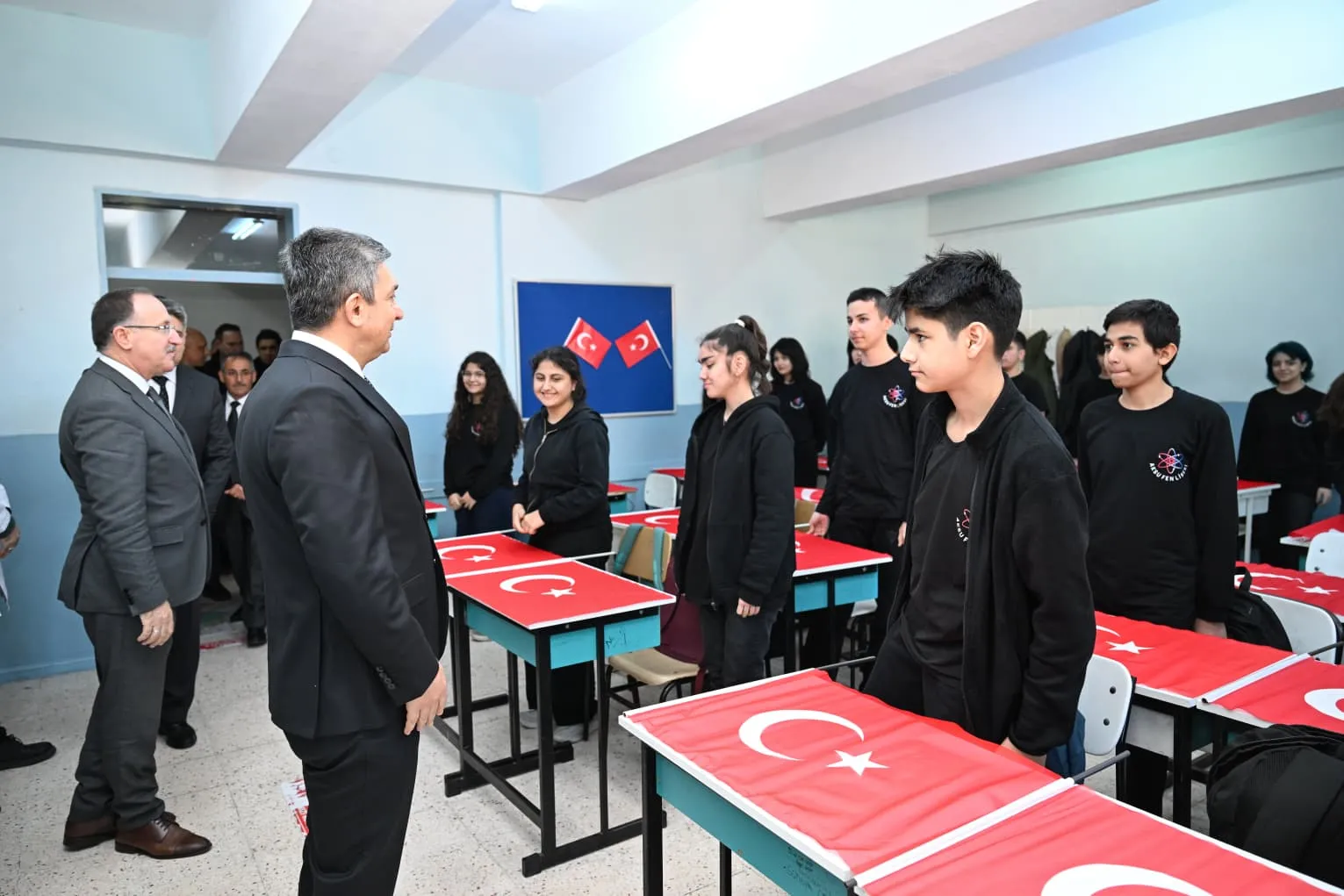 VALİ ŞAHİN, “İLK DERSİMİZ: BAYRAK SEVGİSİ” PROGRAMINA KATILDI