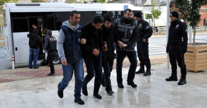 22 FETÖ şüphelisi adliyeye çıkartıldı