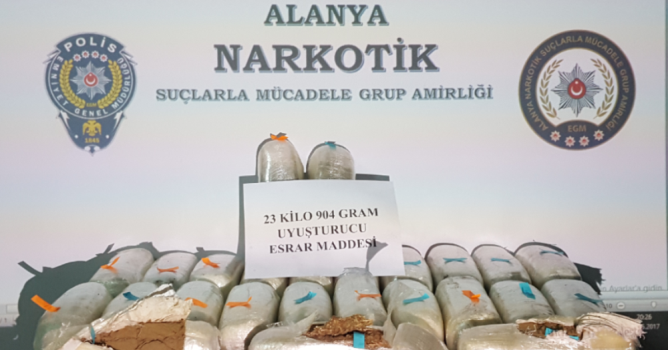 24 kilo esrar dedektör köpeği 'Esco'ya takıldı 