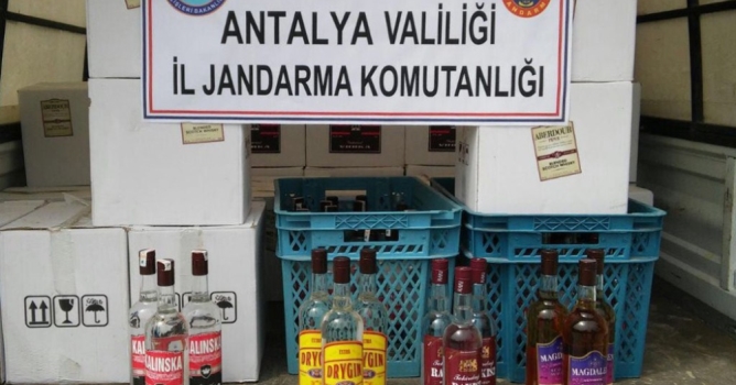 338 şişe sahte içki ele geçirildi. 