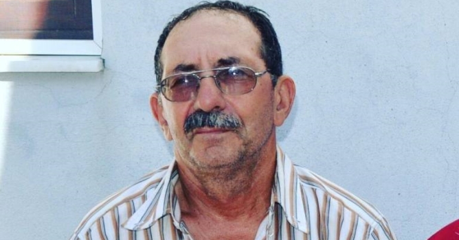 Ağaçtan düşen yaşlı adam öldü 