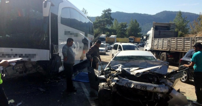 Akseki yolunda can pazarı: 3 ölü, 2 yaralı