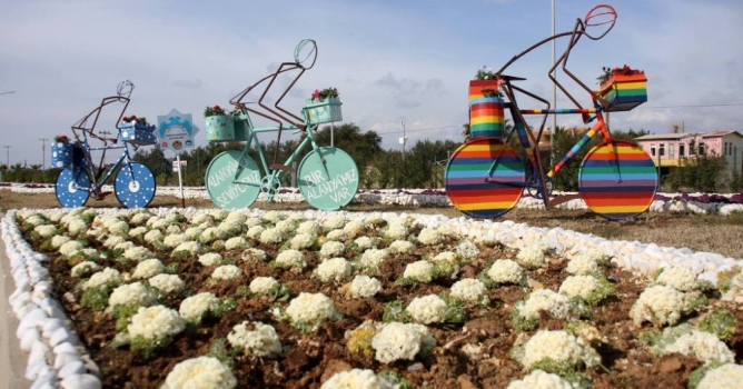 Alanya'da bisikletler  rengarenk çiçek açtı 